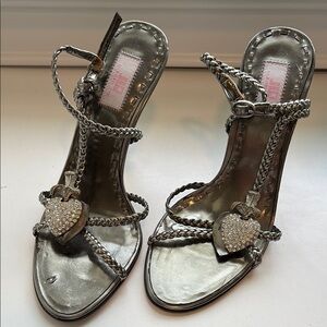 Jennifer Lopez Silver Stiletto Heels with Strappy Design